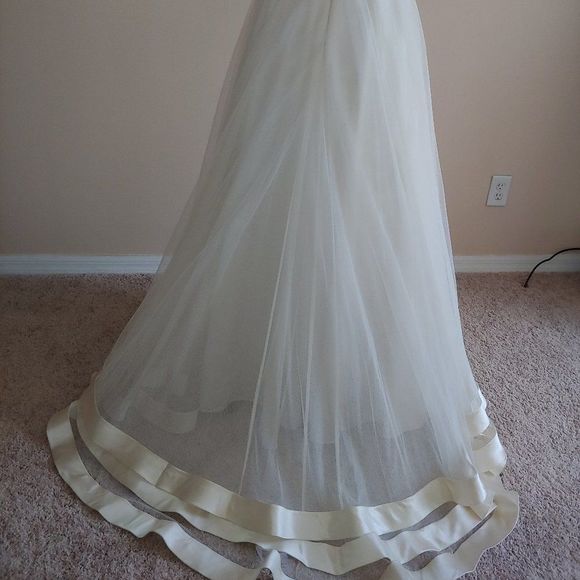 Gorgeous Original Wedding Dress by Liancarlo Style #4837 - Picture 5 of 6